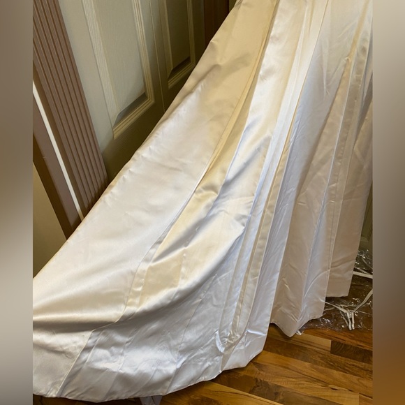 Watters & Watters wedding dress- size 10 - Picture 4 of 16